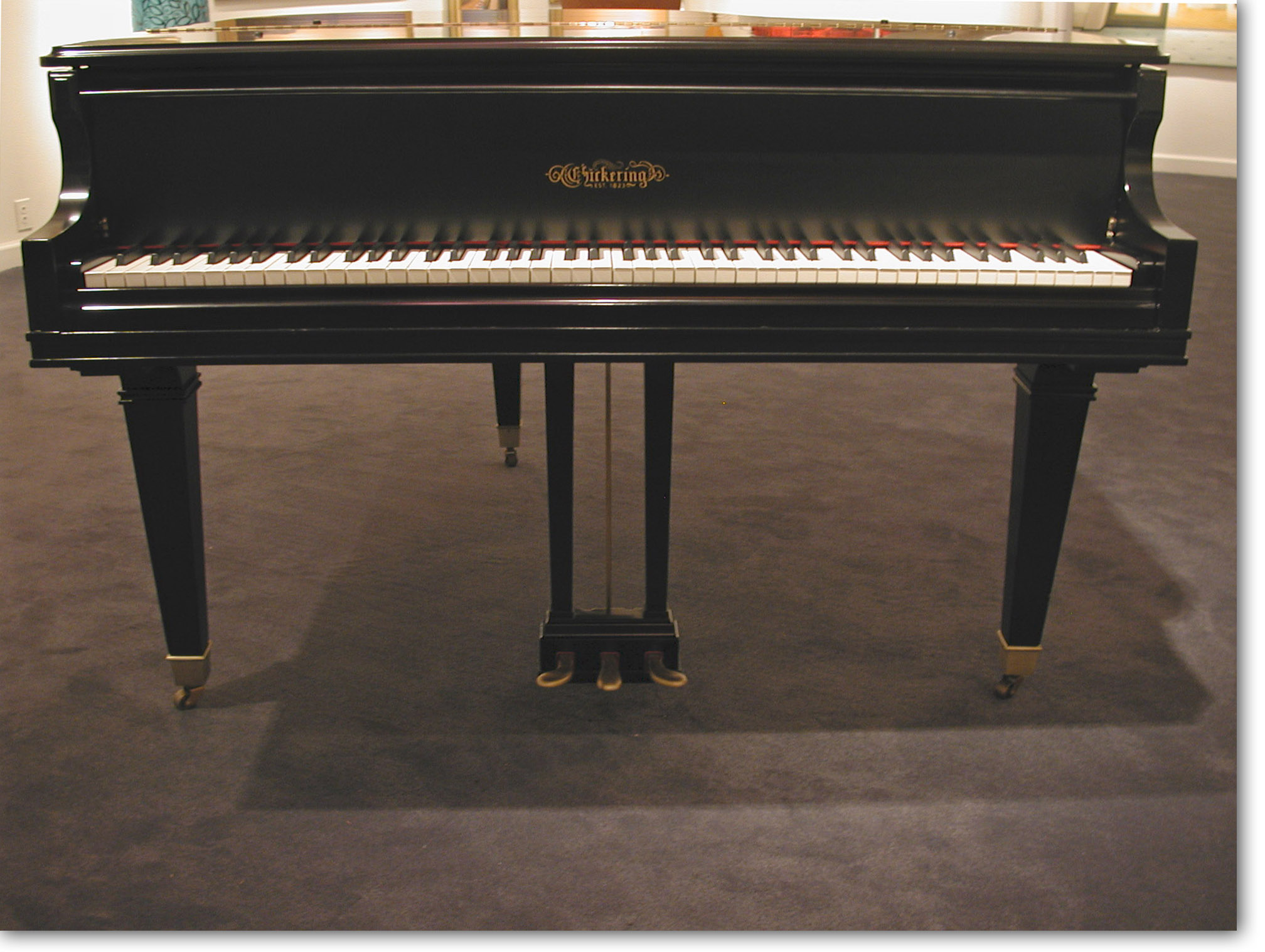 Chickering front view lid closed